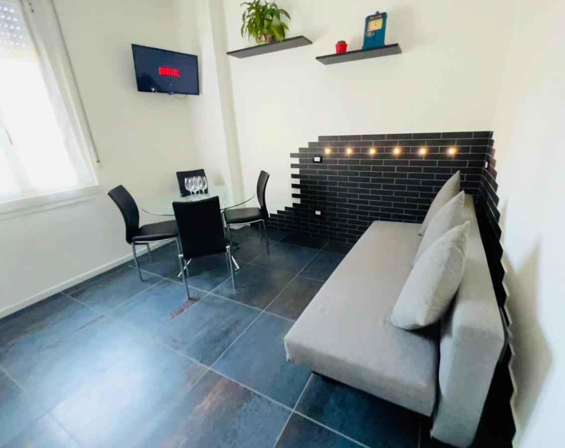 Blaxej, Nel Cuore Di Verona, Moderno Ed Elegante, 4 Posti Letto, Wi-Fi, Self Check In 아파트 외부 사진
