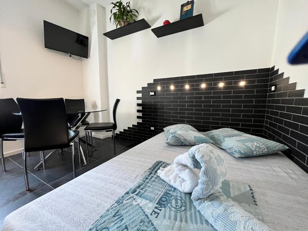 Blaxej, Nel Cuore Di Verona, Moderno Ed Elegante, 4 Posti Letto, Wi-Fi, Self Check In 아파트 외부 사진