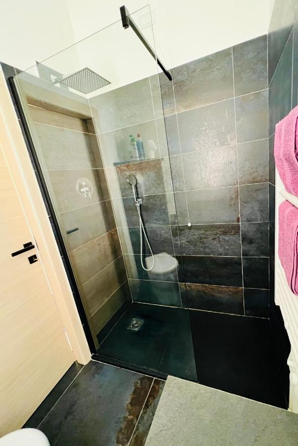 Blaxej, Nel Cuore Di Verona, Moderno Ed Elegante, 4 Posti Letto, Wi-Fi, Self Check In 아파트 외부 사진